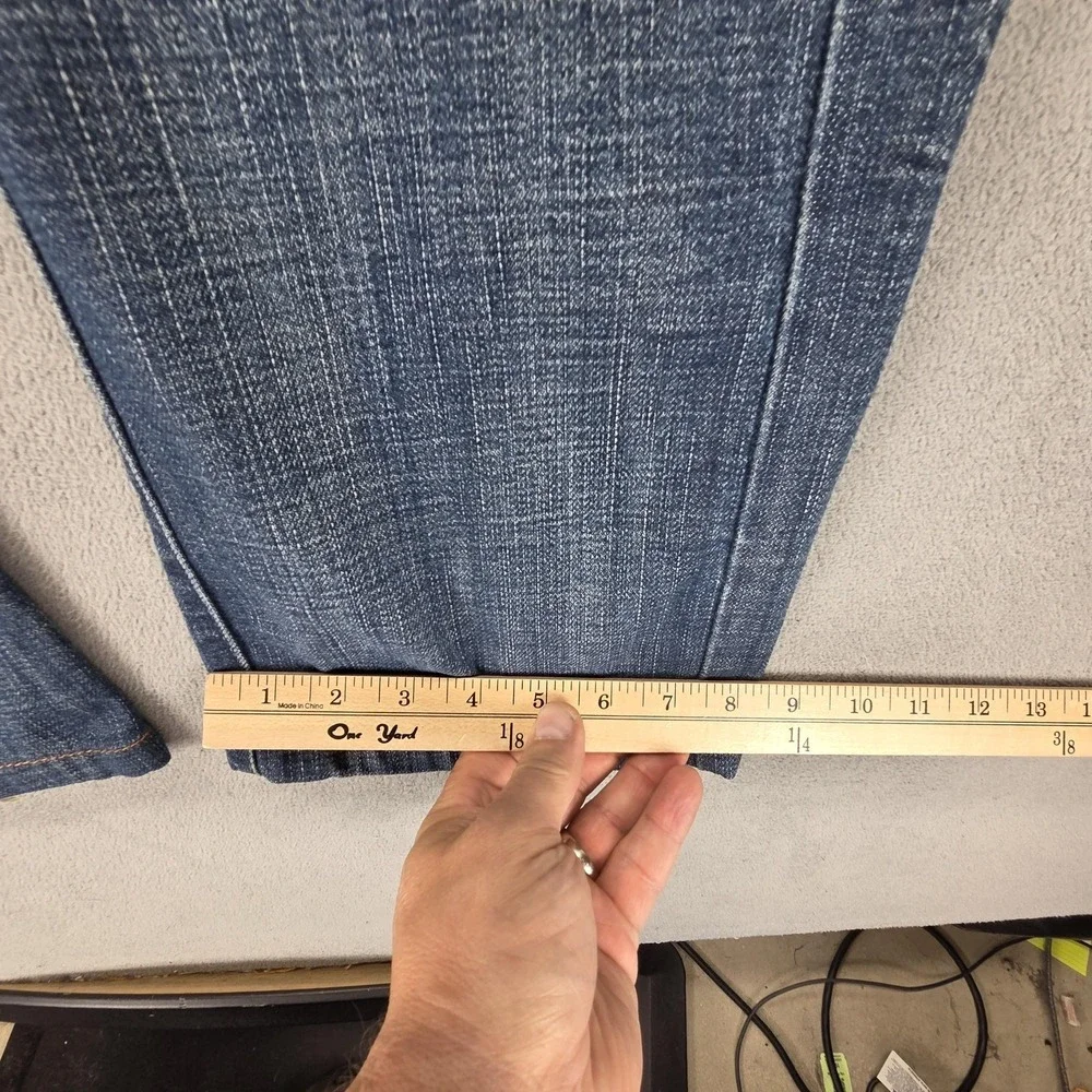 Vintage Levis Engineered Jeans Mens Blue Twisted Medium Wash Zip Fly Fits 32x28